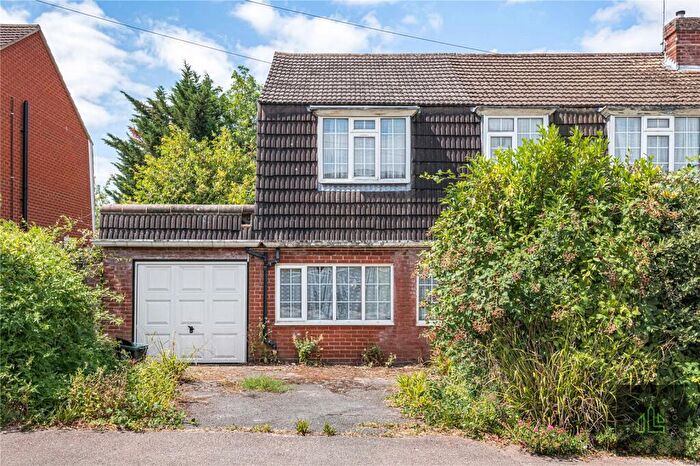 4 Bedroom Semi-Detached House For Sale In Oakwood Drive, St. Albans, Hertfordshire, AL4
