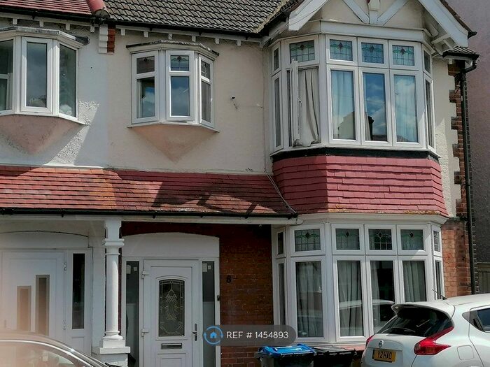 5 Bedroom Semi-Detached House To Rent In Bisenden Road, Croydon, CR0