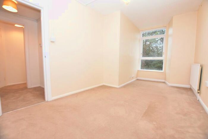 1 Bedroom Flat To Rent In Sunnybank South Norwood, SE25