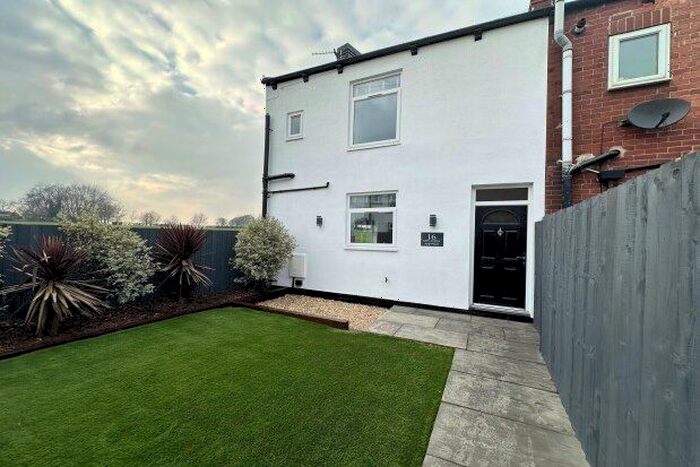 2 Bedroom Property To Rent In King Street, Ossett, WF5