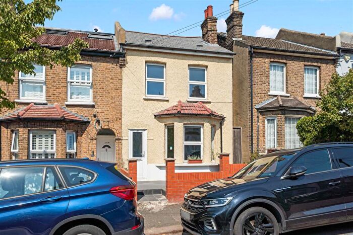 2 Bedroom End Of Terrace House For Sale In Bungalow Road, London, SE25