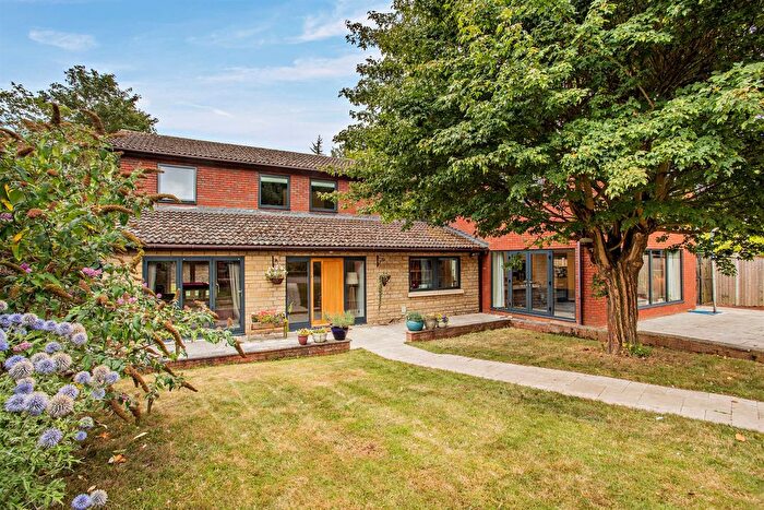 4 Bedroom Detached House For Sale In Robinswood, Wansford, Peterborough, PE8