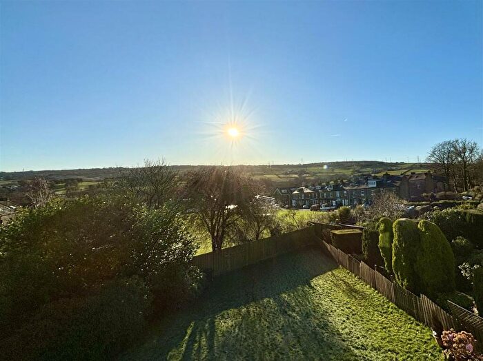 3 Bedroom Semi-Detached House For Sale In Windsor Grove, Thornton, Bradford, BD13