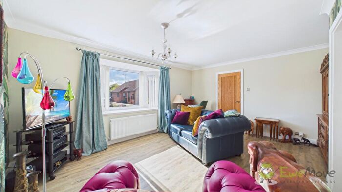 2 Bedroom Detached Bungalow For Sale In Woburn Close, Doncaster, DN4