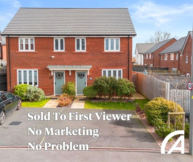 3 Bedroom Semi Detached House For Sale In Oak Green Road, Lowton, WA3