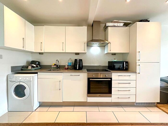 2 Bedroom Flat To Rent In Flaxman Road, London, SE5
