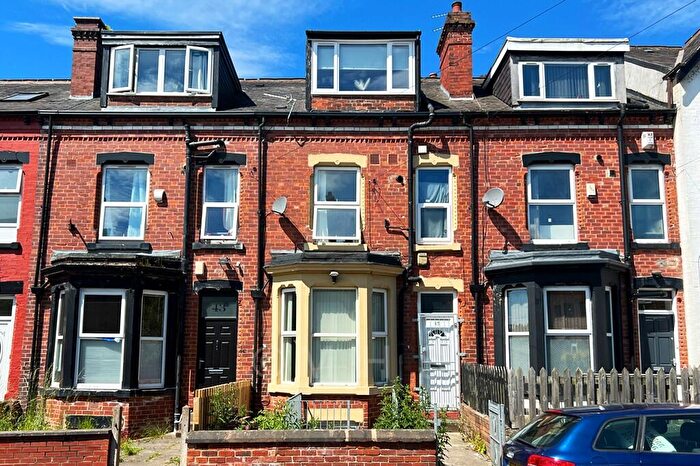 6 Bedroom Terraced House For Sale In Delph Mount, Leeds, LS6