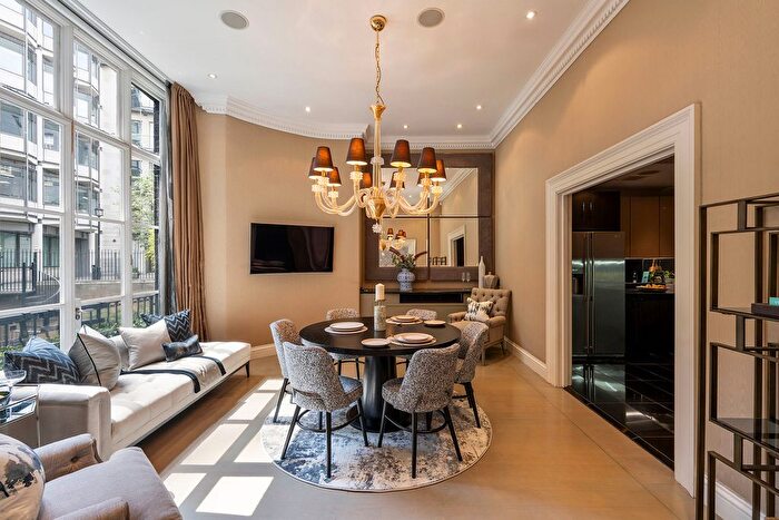 2 Bedroom Flat To Rent In Curzon Square, London, W1J