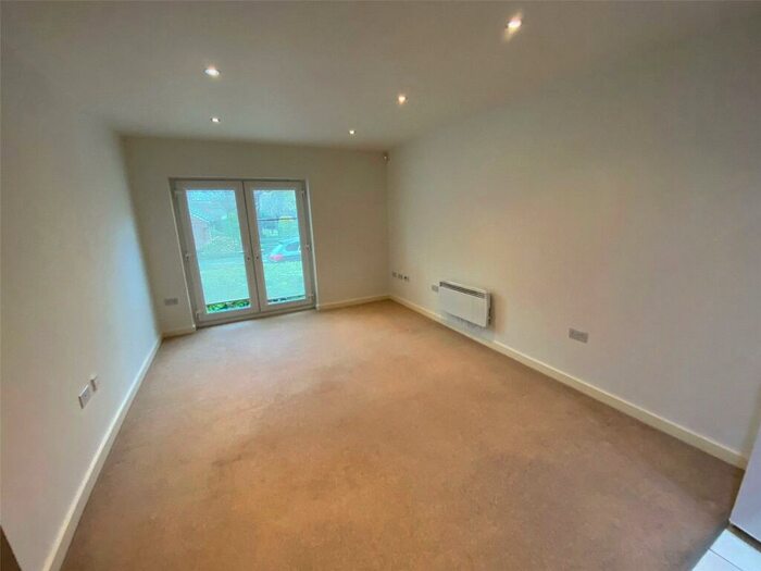 2 Bedroom Apartment To Rent In Houseman Crescent, Didsbury, Manchester, M20