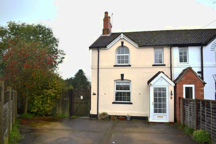 3 Bedroom Semi-Detached House For Sale In Maltkiln Lane, Elsham, DN20