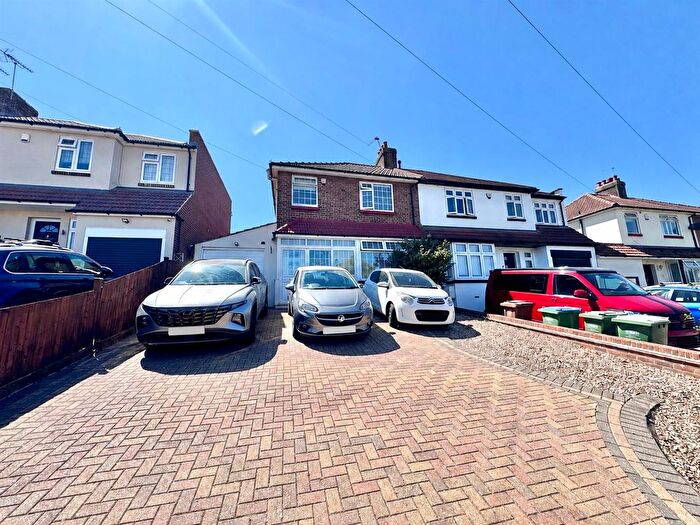 4 Bedroom Semi Detached House For Sale In Hillingdon Road, Barnehurst, DA7