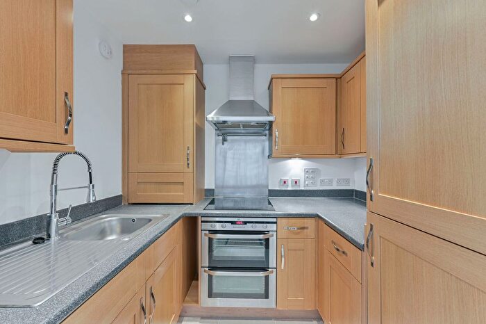 2 Bedroom Flat To Rent In Recovery Street, Tooting Broadway, London, SW17