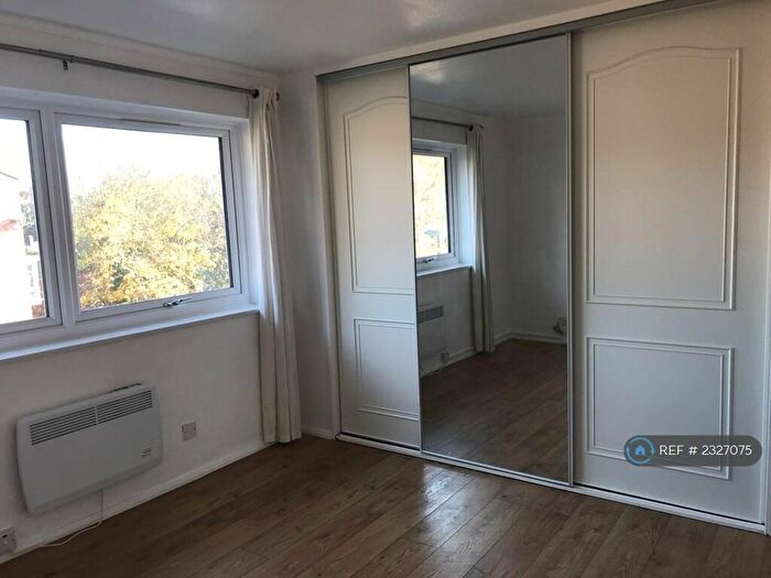 1 Bedroom Flat To Rent In Eskmont Ridge, London, SE19