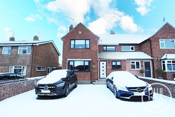 3 Bedroom Semi-Detached House For Sale In The Avenue, Pakefield, NR33