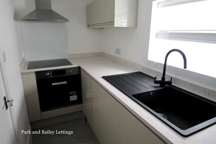 1 Bedroom Flat To Rent In Bedroom First Floor Flat In Caterham Valley, CR3