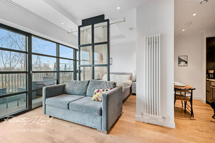 Apartment For Sale In Amelia House, Lyell Street, London, E14