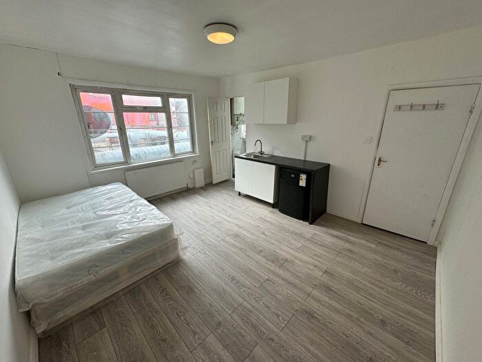 Studio To Rent In Village Way East, Rayners Lane, HA2