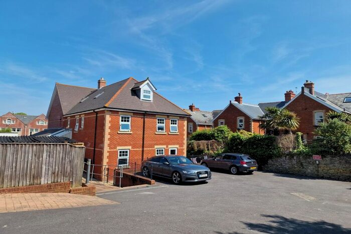 3 Bedroom Flat To Rent In Swanage, BH19