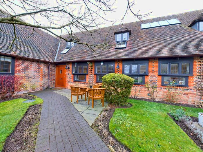 2 Bedroom Barn Conversion For Sale In Hitchwood Lane, Preston, Hitchin SG4