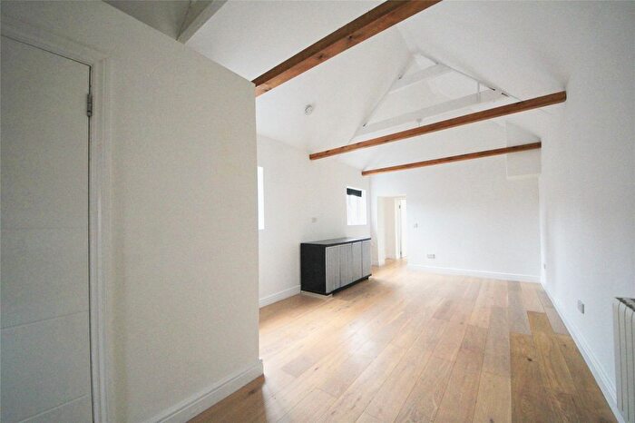 1 Bedroom Flat To Rent In Wadham Road, Walthamstow, E17