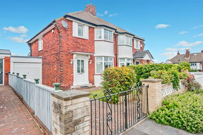 3 Bedroom Semi-Detached House For Sale In Green Hill Drive, Leeds, LS13