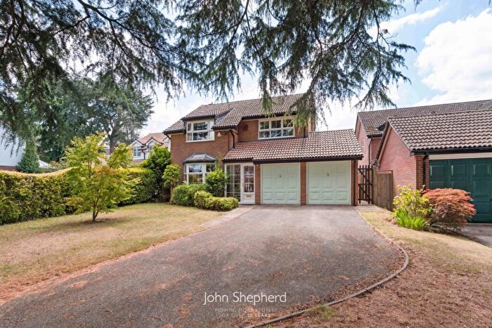 4 Bedroom Detached House For Sale In Greyfriars Close, Solihull, West Midlands, B92