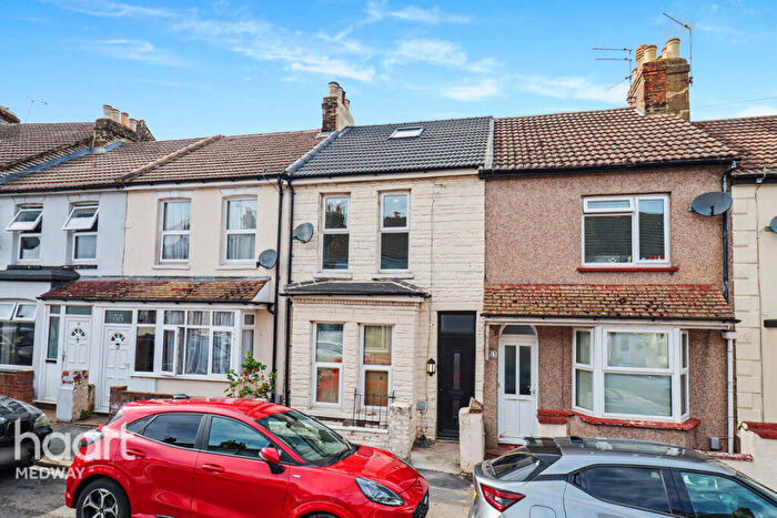 6 Bedroom Terraced House For Sale In Shakespeare Road, Gillingham, ME7