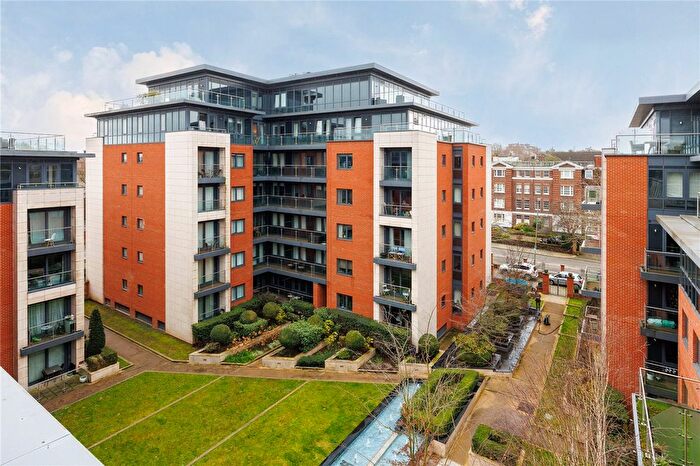 2 Bedroom Flat For Sale In Putney Hill, London, SW15