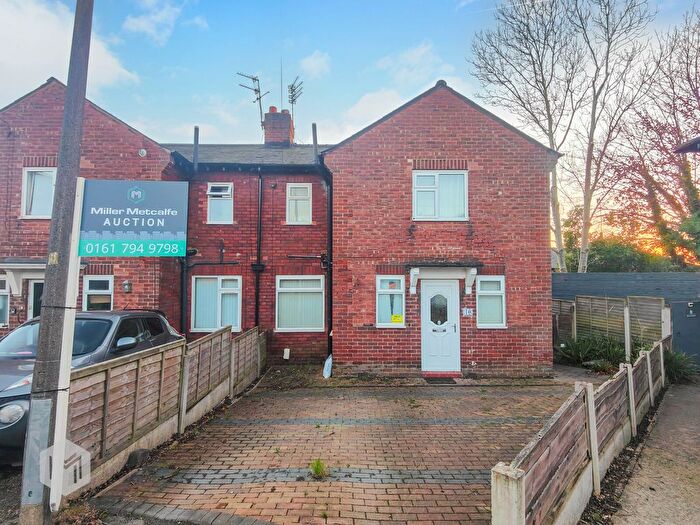 3 Bedroom Semi Detached House For Sale In Burns Avenue, Swinton, Manchester, M27