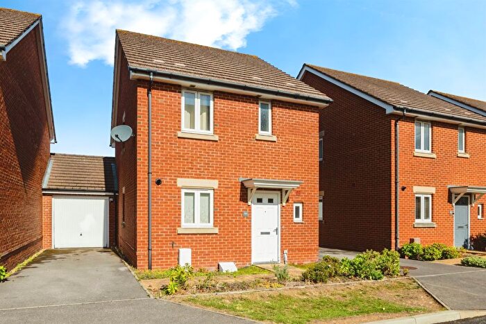 3 Bedroom Link Detached House For Sale In Union Road, Portsmouth, PO3