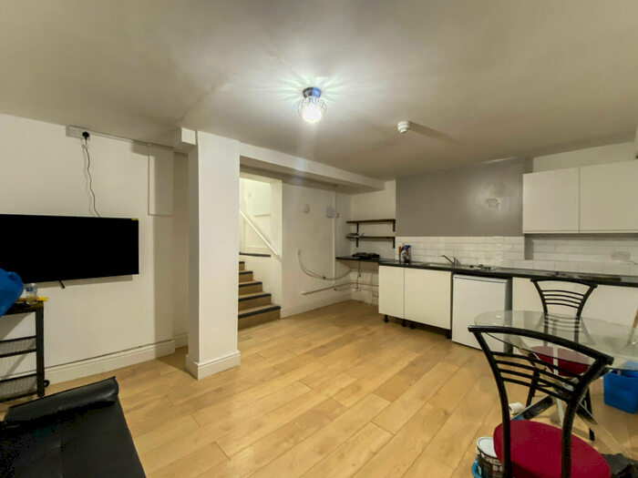 1 Bedroom Flat To Rent In Caledonian Road, Islington, London, N1