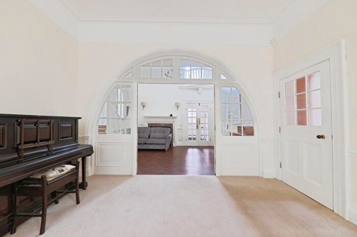 9 Bedroom Detached House For Sale In Ferriby Road, Hessle, HU13