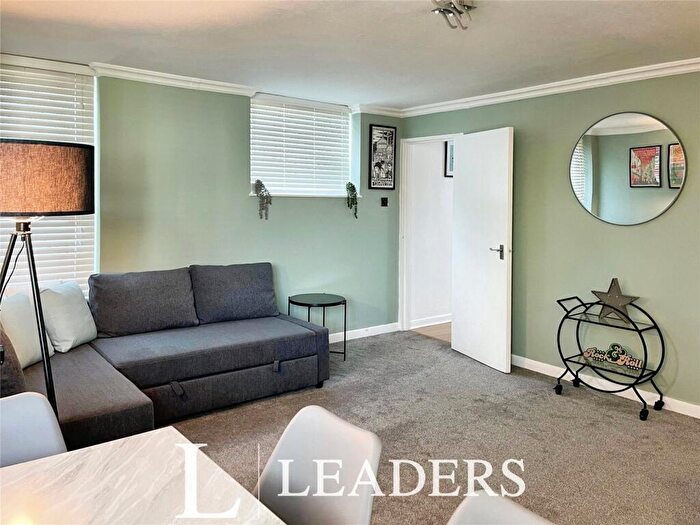 2 Bedroom Flat To Rent In Brighton Square, Brighton, East Sussex, BN1
