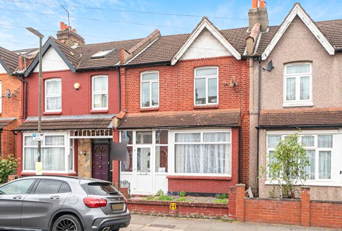 3 Bedroom Semi Detached House For Sale In Whitford Gardens, Mitcham, CR4