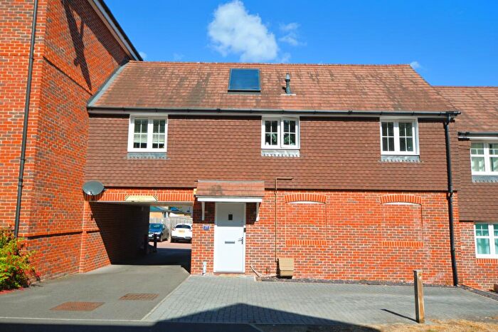 2 Bedroom Coach House For Sale In Gomer Road, Bagshot, GU19
