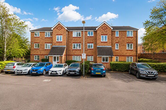 2 Bedroom Flat To Rent In Richens Close, Hounslow, TW3