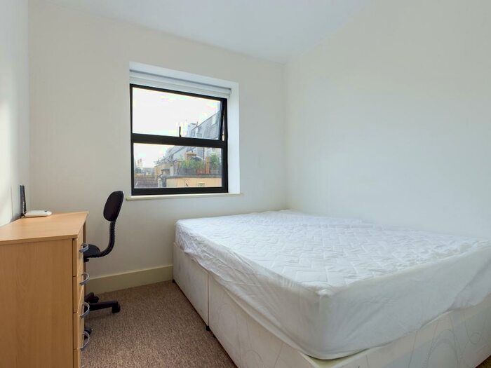 Studio To Rent In Castle Street, BN1