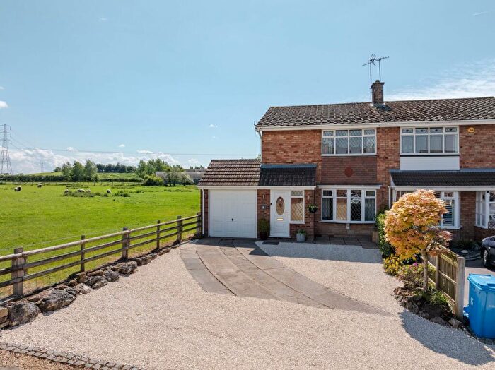 3 Bedroom Semi-Detached House For Sale In Stanley Drive, Swindon, DY3