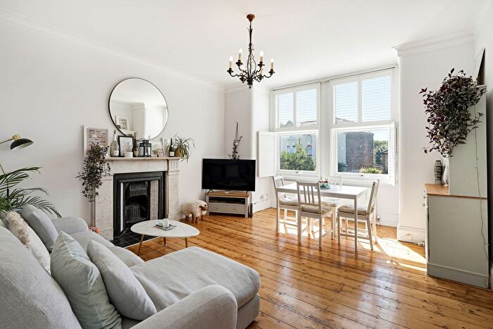 2 Bedroom Flat For Sale In Warwick Road, Ealing, London, W5