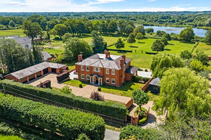 6 Bedroom Detached House For Sale In Lower Sandhurst Road, Finchampstead, RG40