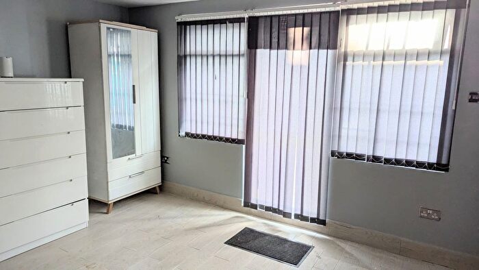 Studio To Rent In Holmwood Road, London, Essex, IG3