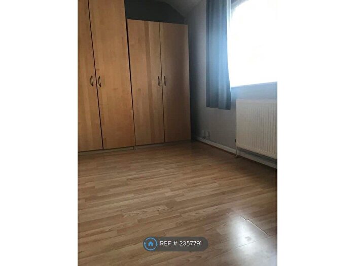 2 Bedroom End Of Terrace House To Rent In Dagenham, Dagenham, RM9