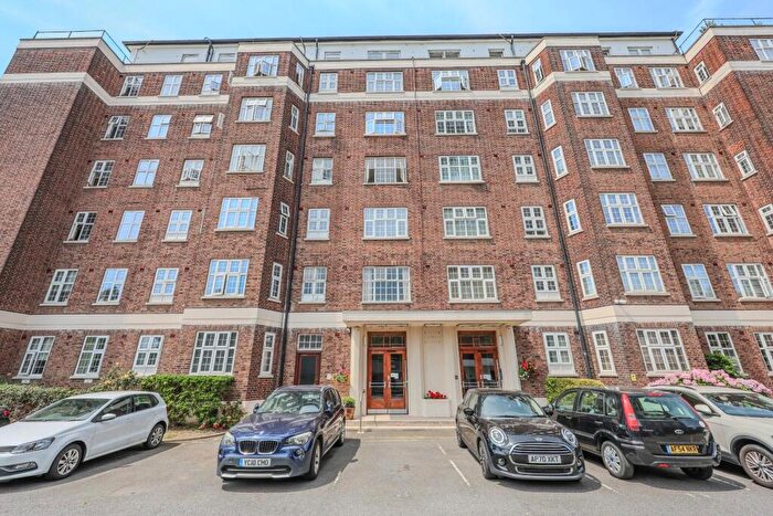 1 Bedroom Flat For Sale In Broadway West, Leigh-On-Sea, SS9