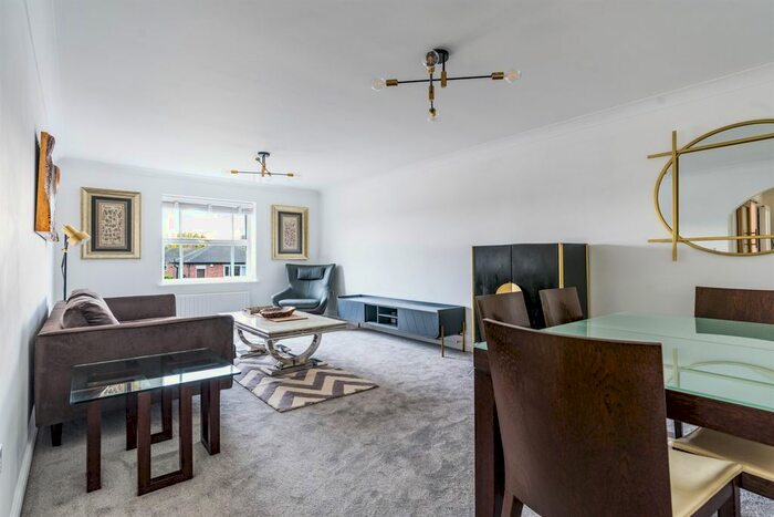 2 Bedroom Flat To Rent In Highbridge, Gosforth, Newcastle Upon Tyne, NE3