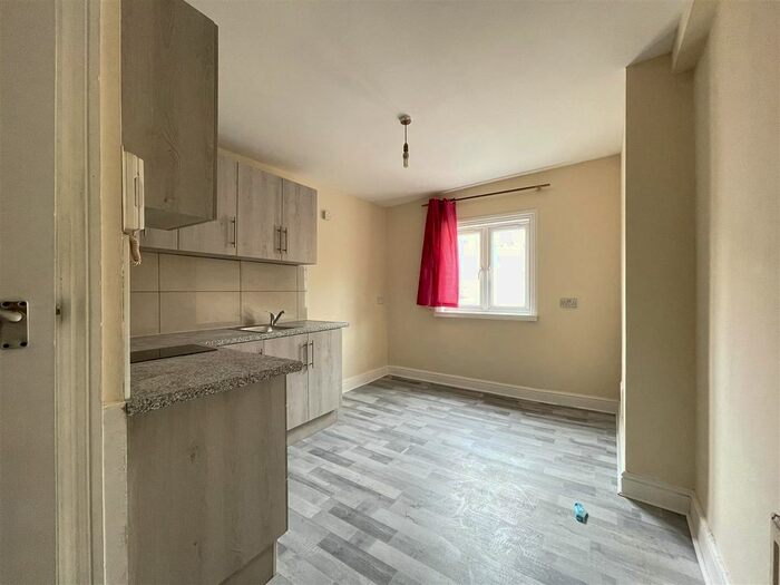 Studio To Rent In High Road, Willesden, NW10