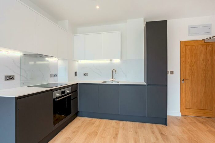 1 Bedroom Flat To Rent In Station Road Redhill, RH1