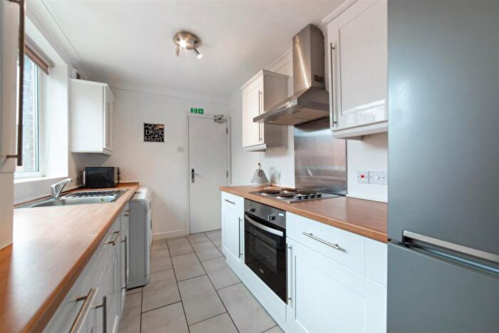 3 Bedroom Flat To Rent In £pppw - Bolingbroke Street, Newcastle Upon Tyne, NE6