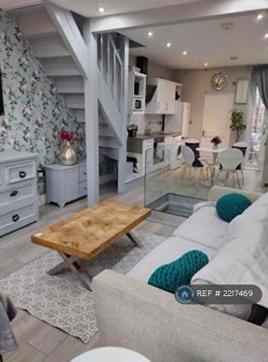 1 Bedroom Flat To Rent In Birrell Road, Nottingham, NG7