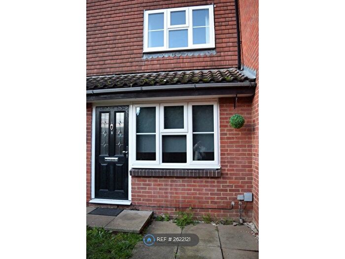 1 Bedroom End Of Terrace House To Rent In Windermere Close, Egham, TW20