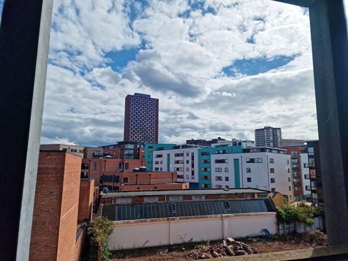 3 Bedroom Flat To Rent In Canal Square, The Glasshouse, B16